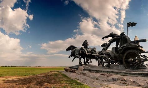 Институт нацпамяти хочет снести в Каховке монумент «Легендарная тачанка» — мэр обещает бороться за ее сохранение