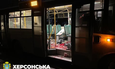 Обстрел маршрутки в Херсоне: в ГВА уточнили количество раненых