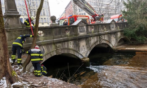 Серфери Мюнхена називають «оголошенням війни» демонтаж відомої річкової хвилі, яку відтворили з нагоди Різдва