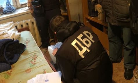 Двух столичных полицейских подозревают в избиении мужчины. Тот получил синяки и рану головы