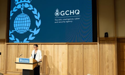 Директорка GCHQ Енн Кіст-Батлер під час лекції