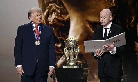 «Вміє об'єднувати людей». Трамп хоче, аби новим генсеком ООН став президент ФІФА, який вручив йому премію миру — NYP