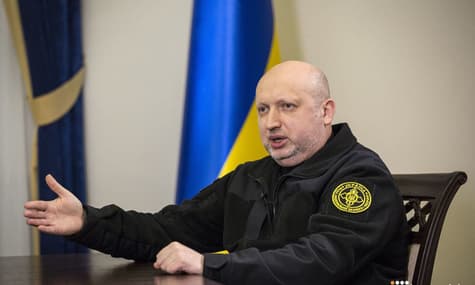 Путин создает правовые условия для применения вооруженных сил против Украины — Турчинов о паспортах РФ для «Л / ДНР»