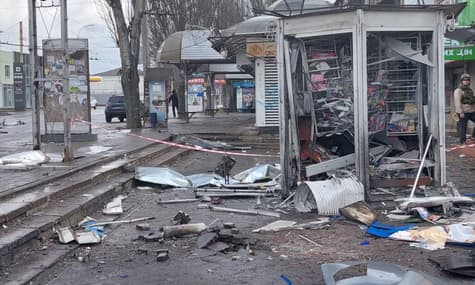 В Херсоне оккупанты обстреляли остановку транспорта и многоэтажки: есть погибшие (ОБНОВЛЕНО)