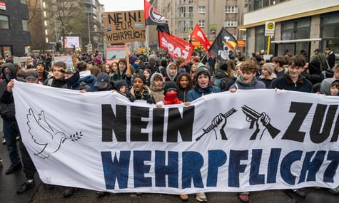 У Німеччині молодь вийшла на мітинг проти призову на військову службу