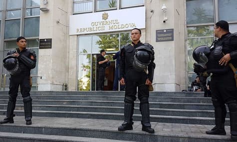 Антиолігархічний бунт у Молдові: коаліції політиків та вуличні протести