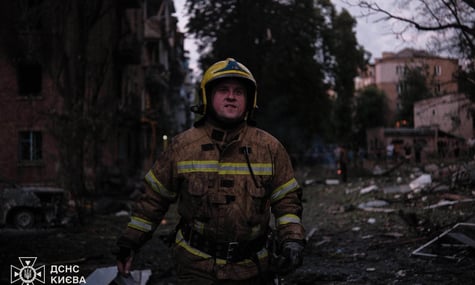 Нічна атака балістикою. У п’яти районах Києва — влучання та пожежі