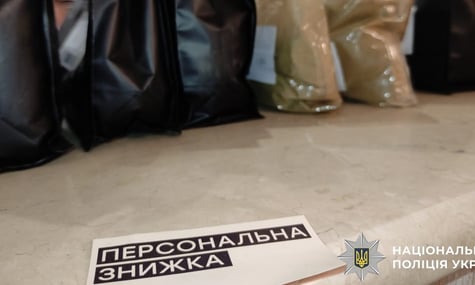 «Ліквідували наркомережу, яка труїла наших дітей»: уважність поліціянтки до школярів допомогла знайти 700 кг наркотиків