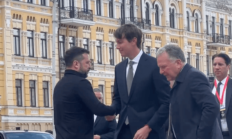 «Наші аеропорти працюють». Зеленський заявив, що росіяни не дали Віткоффу та Кушнеру прилетіти до України на літаку