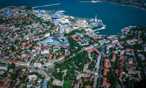У Севастополі скасували масові заходи, обмежили роботу транспорту та вимкнули вуличне освітлення — що відомо про обмеження