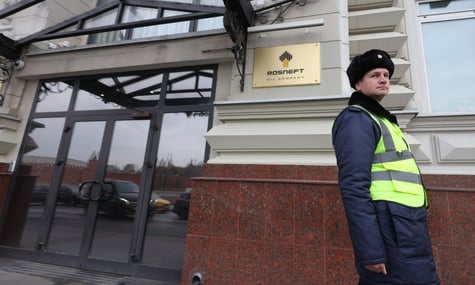 Високі процентні ставки, податки й «одноразові фактори». Чистий прибуток «Роснефти» у 2025 році впав на 73%