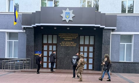 У головних управліннях Нацполіції кількох областей проводять масштабні обшуки — медіа