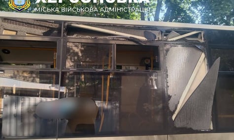 Войска рф атаковали в Херсоне пассажирский автобус и жилые кварталы: 10 пострадавших