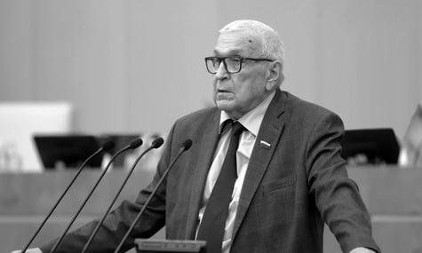 У росії депутат «проголосував» 11 разів у день, коли оголосили про його смерть