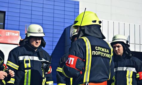 У Києві через замикання підземного кабелю пошкоджено асфальт