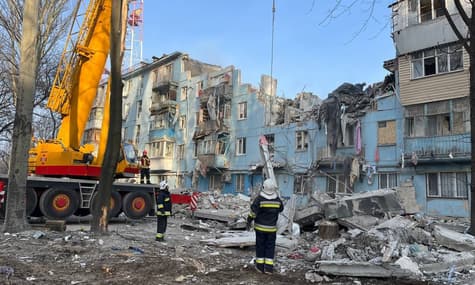 Удар по Запорожью: из-под завалов деблокировали тело 8-месячной девочки, она погибла вместе со своей семьей