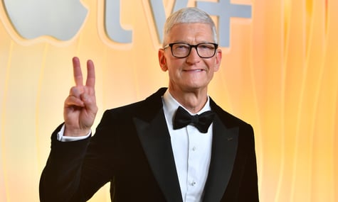 CEO Apple Тім Кук пішов з посади після 15 років роботи. Хто тепер керуватиме компанією?