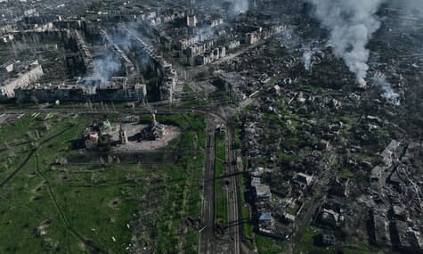 Сили оборони не дають росіянам «обрізати» логістику до Бахмута — Череватий