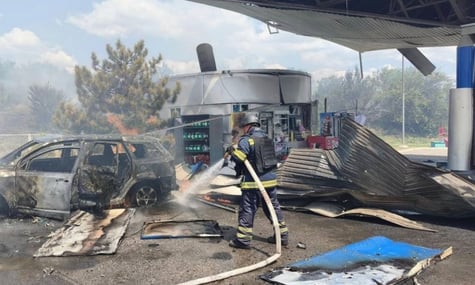 Наслідки російського удару по заправці на Дніпропетровщині