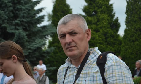 У Франківську хлопець на самокаті побив фотокореспондента Юрія Рильчука після того, як потрапив у його кадр