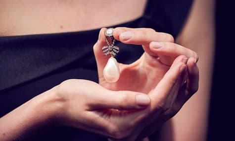 У Швейцарії виставили на аукціон коштовності Марії-Антуанетти