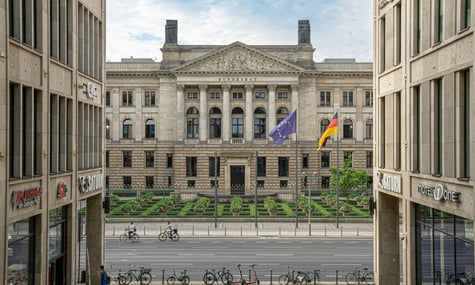 Німеччина завдяки збільшенню витрат на оборону уникнула процедури надмірного дефіциту в ЄС. Що це означає?