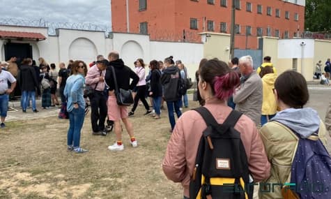 У Білорусі масово звільняють затриманих протестувальників. Імовірно, через переповнені ізолятори