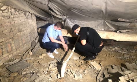 Полиция не нашла «прослушку» в квартире журналиста «Схем», но увидела дыру в потолке и открыла дело