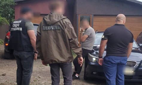 В Черновицкой области разоблачили «волонтеров», которые продавали автомобили, предназначенные для ВСУ