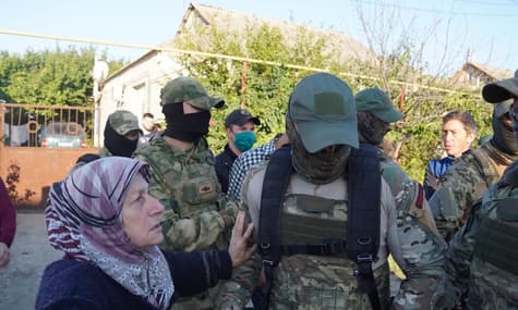 В Криму словики знову прийшли з обшуками у домівки кримських татар — правозахисники