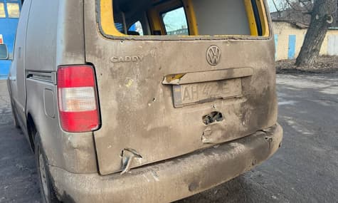 росіяни обстріляли авто рятувальників, які доставляли гуманітарну допомогу у Бахмут