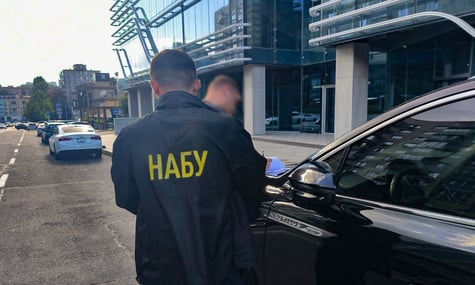 НАБУ та САП підозрюють посадовця Міноборони в отриманні $1,3 млн за будівництво житла для військових