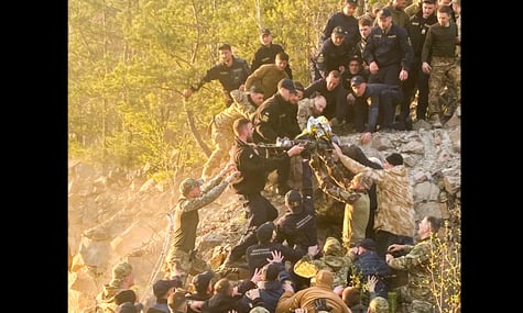 Впав із висоти 5 поверху і вижив. На Рівненщині добу шукали хлопчика, який провалився у кар’єр