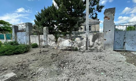 Оккупанты обстреляли Белозерку в Херсонской области: убили священника, ранили женщину