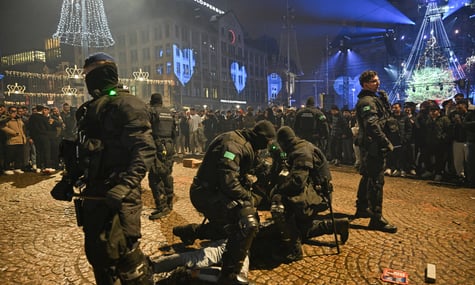 Поліція Нідерландів затримує порушників в Амстердамі, 1 січня 2026 рік