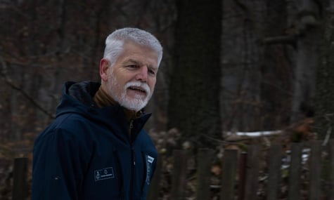 Президента Чехії звинуватили у відпочинку на курорті Єрмака. У його палаці кажуть: насправді він у пансіонаті з байкерами