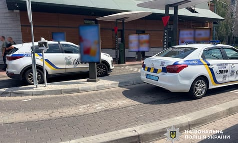 У Черкасах чоловік відкрив вогонь у McDonald's, поранив себе, а потім зачинився у вбиральні (ДОПОВНЕНО)