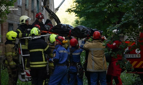 В Киеве из-за обстрела жилого дома погибли супруги. Количество раненых возросло (ДОПОЛНЕНО)