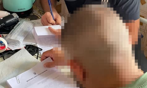 Колишні депутат облради та правоохоронець привласнювали чуже майно. Серед їхніх жертв була 10-річна дитина — ДБР