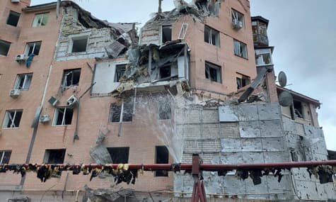 Війська рф вночі відкрили вогонь по Миколаєву: поцілили в багатоповерхівку, одна людина постраждала