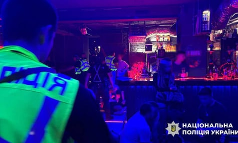 У київському клубі провели вечірку в день жалоби після російського удару. Поліцію туди відмовлялися впускати