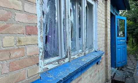 В Киевской области обломки дронов упали на жилые дома — повреждены более 10