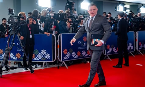 Фіцо все ж відвідає парад 9 травня в Москві — Ушаков