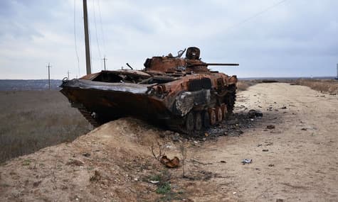 Бездомные в администрации и изрезанные колеса российских «военкоров»: что происходит в Херсоне после бегства оккупантов