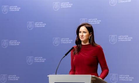 Пропрацював менше року. Литовський уряд подав у відставку після того, як нова коаліція висунула свого прем'єра