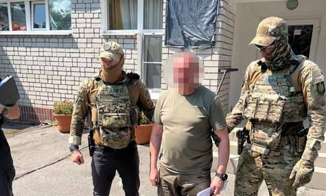 Незаконно насчитал подчиненным более 1 млн грн боевых выплат: будут судить бывшего военкома из Запорожья