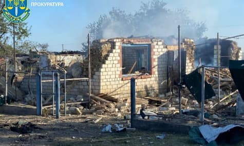 Оккупанты ночью запустили УАБы по Херсонской области: есть погибший и раненая