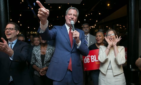 Тезко ексмера Нью-Йорка жартома відповів журналісту, який сплутав його з політиком. Це запустило міжнародний новинний фейк