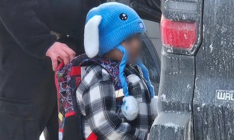 У США міграційна служба затримала 5-річного хлопчика, який повертався додому з батьком