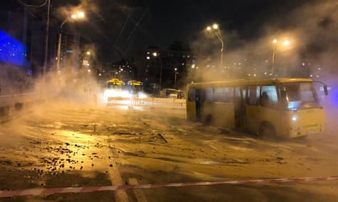 У Києві через прорив тепломережі затопило Ocean Plaza: людей евакуювали